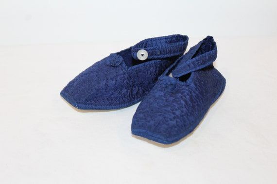A Pair of Antique Quilted Baby Shoes, Circa 1840 - image 7
