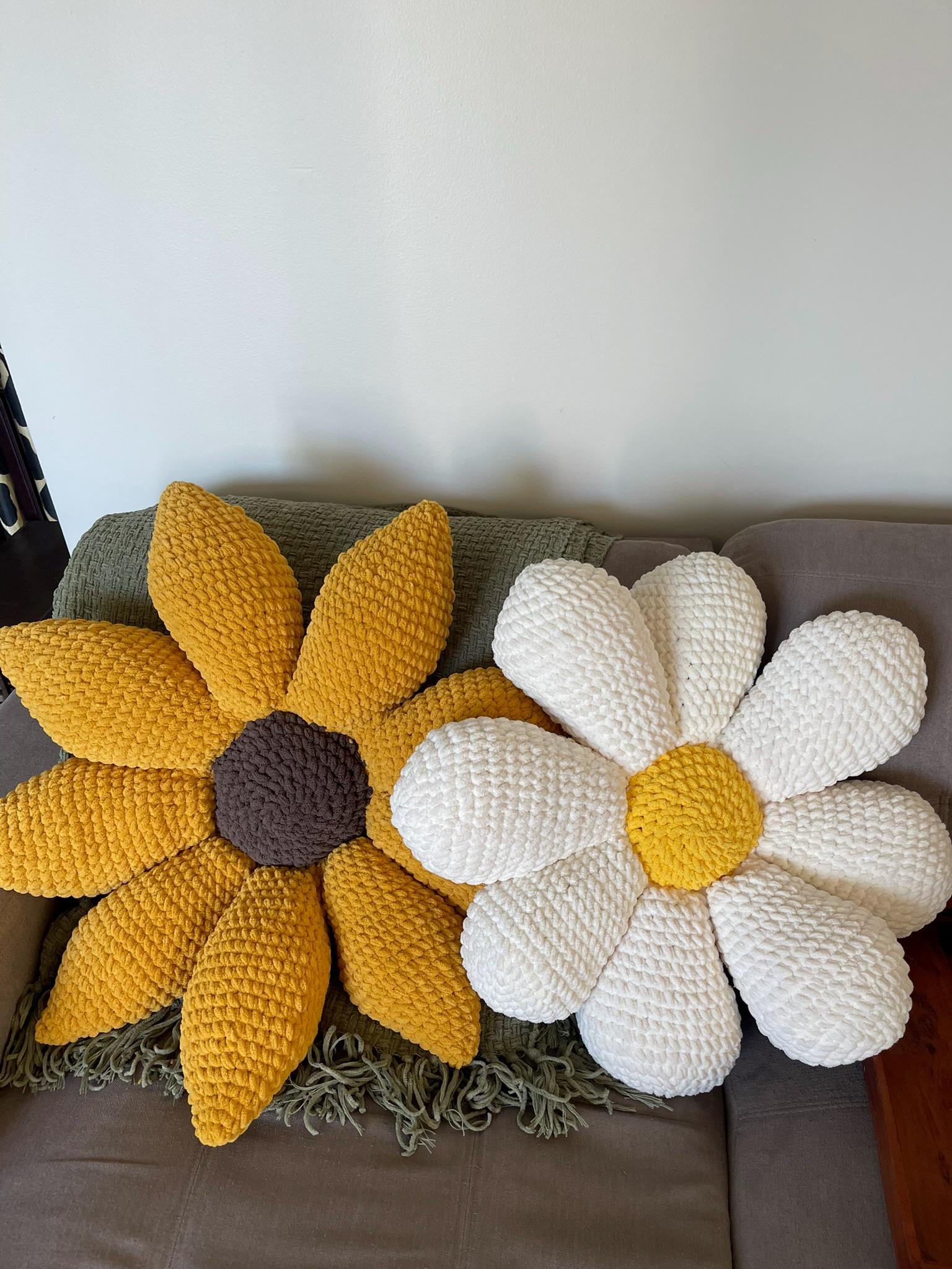 30 Flower Pillow Crochet Patterns for Cozy, Giftable Home Décor 26 Flower Pillow Crochet Pattern Bundle – Daisy and Sunflower
