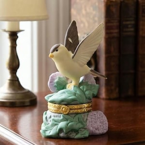 American Goldfinch Hinged Trinket Box, Porcelain Miniature, Midwest Cannon Falls PHB, Bird Figurine Collectible, Cottagecore Decor
