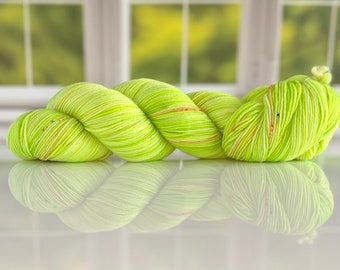 LIME ADE Neon Hand Dyed Extra Fine Merino Wool, Superwash 100GM, Green Yellow Speckled Yarn, Soft and Luxurious