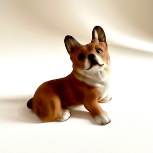 Vintage Dog Figuirne Corgi Fine porcelain D194A Dog Ornament Collectable Figure