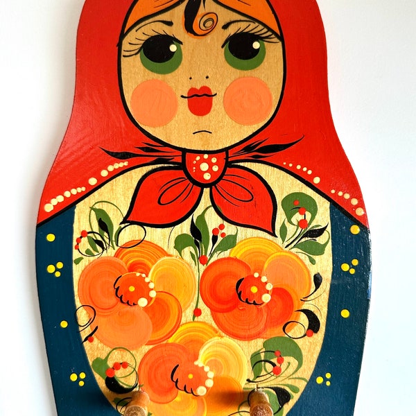 Cintre Matryoshka russe en bois vintage peint à la main