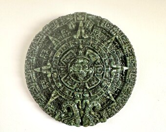 Plaque murale vintage aztèque avec calendrier soleil maya vert