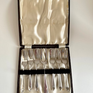 Art Deco EPNS SilverPlated Giftware 7 Forks in the Original Box. Made in England