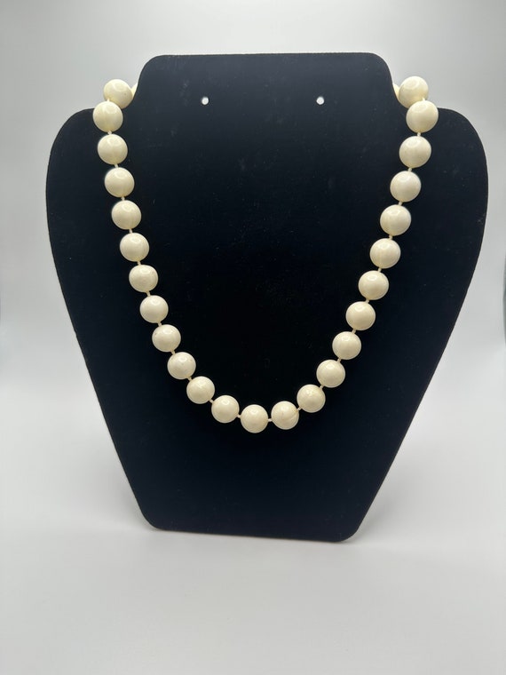 Vintage Cream Beaded Necklace, Cream Colored Knot… - image 2