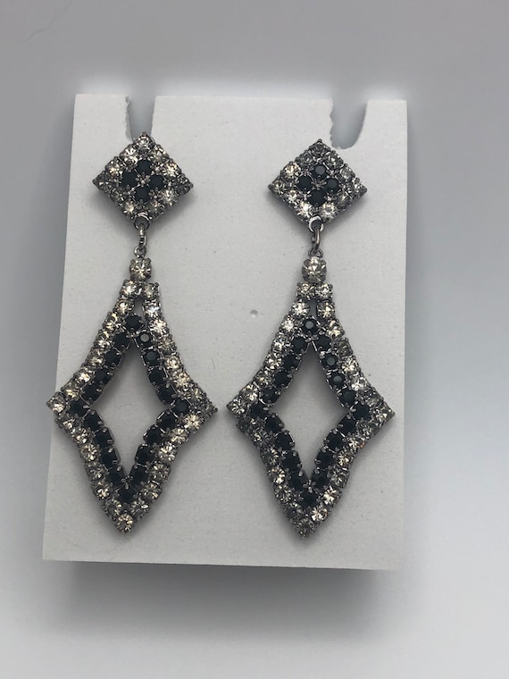 black rhinestone earrings snap Gem