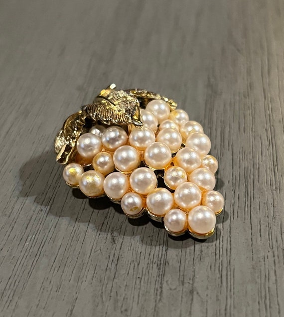 Grape Bunch Gold Tone Pearls Brooch | Vintage Bro… - image 1