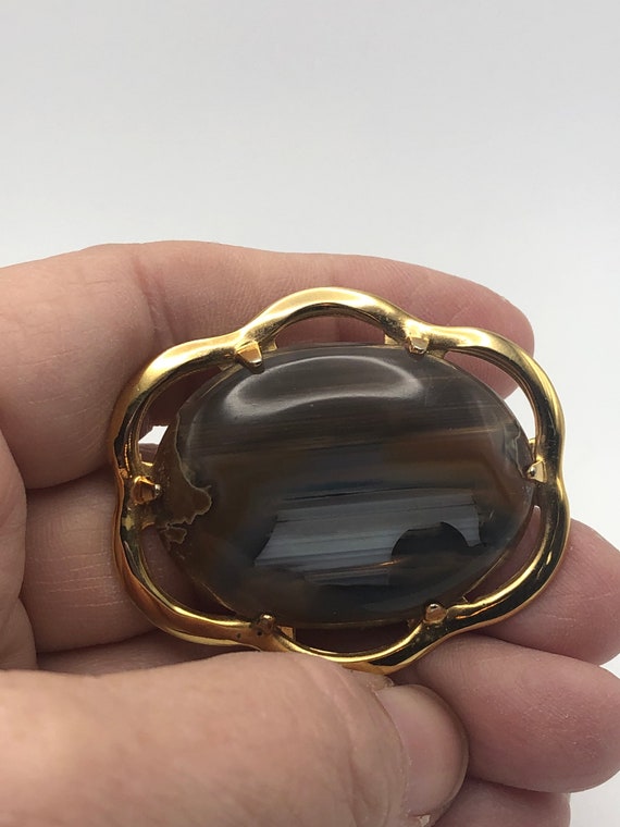 Agate Stone Brooch in Gold Tone Metal, Lovely Vint