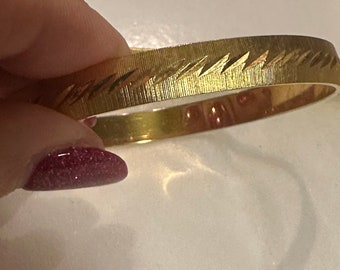 Vintage Monet Gold Tone Metal 3mm Wide Bangle Bracelet 8