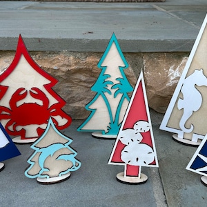 Coastal Wood Christmas Trees: Beach Holiday Decor