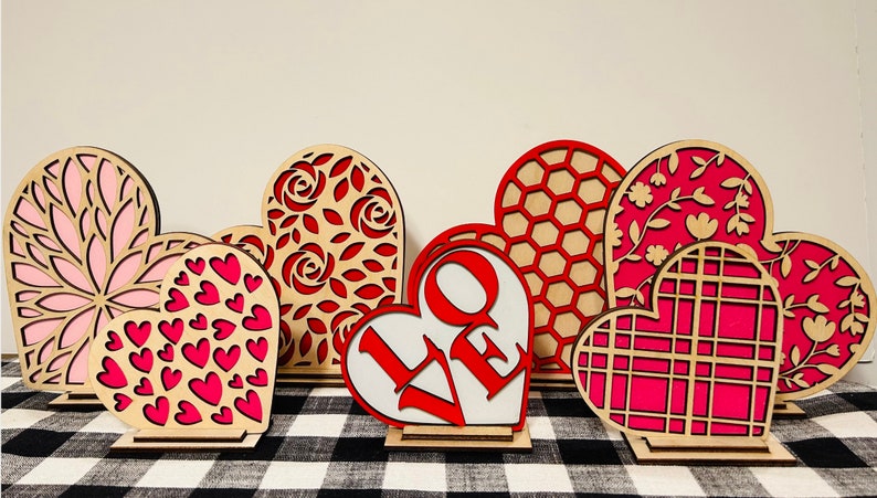Lot De 30 Cœurs En Bois Peint Rouge - Décoration Saint-Valentin, Mariage, DIY - Fabriqué Au Royaume-Uni