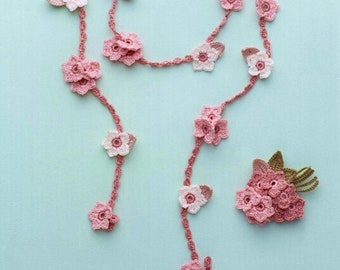 Modèle au crochet de bijoux fleuris, modèle au crochet pour cordon à lunettes et broche, collier au crochet, applications de fleurs, décoration de fleurs