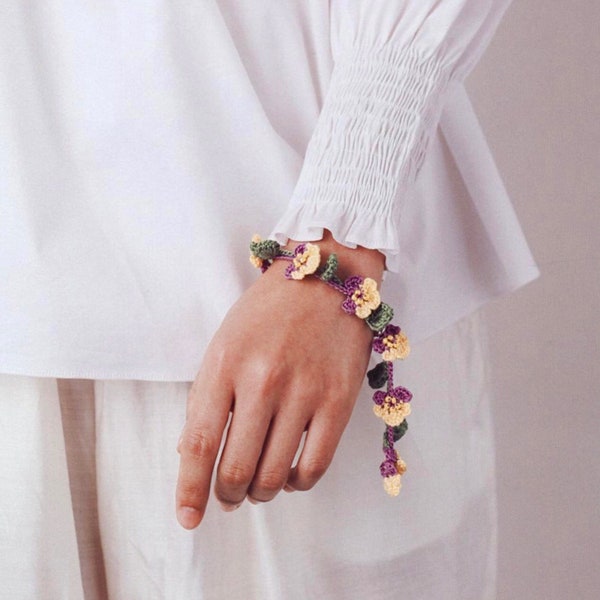 Bijoux au crochet motif fleur, bracelet crochet Pensée, bracelet Viola au crochet, accessoires crochet, bijoux floraux. UNIQUEMENT MODÈLE