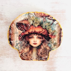 Mushroom girl shell dish, ring tray, ring dish, jewelry dish, Irish scallop, trinket dish, soap dish, jewelry holder, gift idea