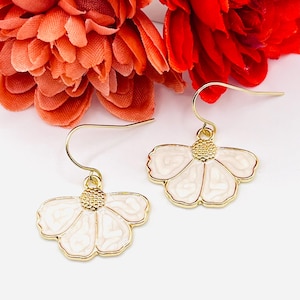 Brincos pendentes com meia flor branca, brincos brancos, brincos florais, brincos para mulheres, presente para ela, joias, brincos de destaque