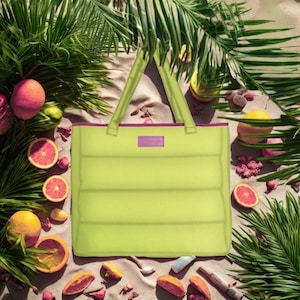 XXL Limon beach bag – waterproof, spacious and comfortable. Perfect for the beach and the city. Hand-sewn, unique, with a zip pocket.
