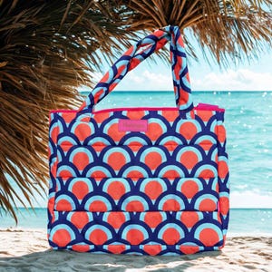 Sac de plage XXL Rétro – imperméable, spacieux et confortable. Parfait pour la plage et la ville. Cousu main, unique, avec une poche zippée.