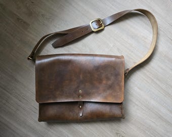 Handmade Full-Grain Leather Messenger Bag: 16-inch Laptop Briefcase