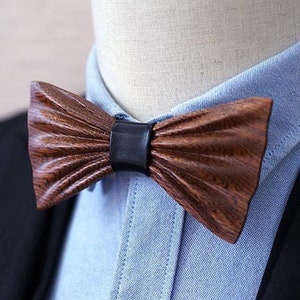 WOODEN CARVED BOWTIE - Ideal for a wedding, for the groom or the groomsmen - Gift for any event