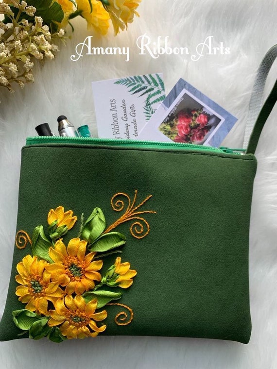 花柄ハンドメイドバッグ：リボン刺繍のひまわり柄バッグ - Etsy 日本