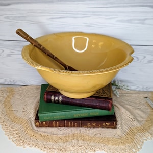 Vintage Stoneware Yellow Ware Mixing Batter Bowl with Spoon Rest Edges