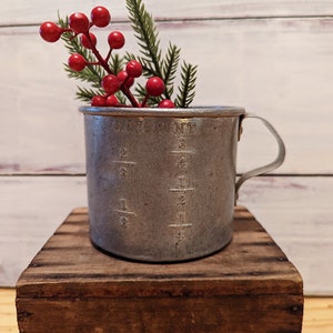 Vintage Metal One Pint Measuring Cup Farmhouse Style