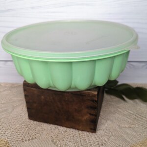 Vintage Jade Green Tupperware Bunt Cake Jello Mold Container with Lid