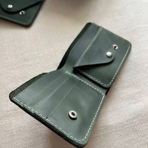 Cartera de cuero verde con compartimento para monedas. Monedero imán de dinero. Cartera hecha a mano de cuero Gnuine. Cartera de cuero minimalista