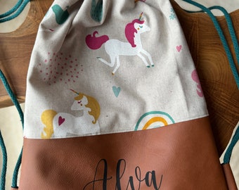 personalisierter Turnbeutel / Rucksack für Kinder. Turnbeutel aus Canvas, Baumwolle und Kunstleder. Motiv: Einhorn & Regenbogen