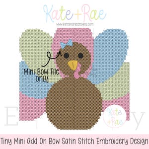 Könnte beinhalten: Ein digitales Stickdesign mit einer Zeichentrick-Truthahn mit einer blauen Schleife, einem rosa Kehllappen und bunten Federn. Das Design enthält den Text "Mini Bow File ONLY" und "Tiny Mini Add On Bow Satin Stitch Embroidery Design."