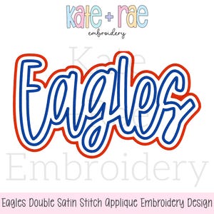 Könnte beinhalten: Auf weißem Hintergrund steht das Wort „Eagles“ in Blau, rot umrandet, mit rotem Rand. Der Text „kate + rae embroidery“ steht oben. Darunter steht der Text „Eagles Double Satin Stitch Applique Embroidery Design“.
