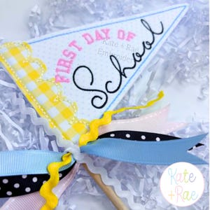 Scallop Edge Pennant Flag Bean Stitch Applique Embroidery Design  • Digital Download
