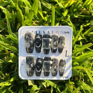 Black nails | bling nails | Queen nails | rhinestone nails | goth nails | dark nails | Halloween nails |nail art | press on nails |