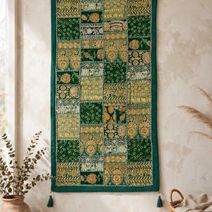 Indyjska patchworkowa zawieszka ścienna, gobelin haftowany w stylu boho, wystrój domu w stylu boho (32x16 cali)
