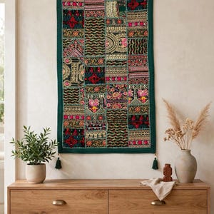 Tapiz de pared indio estilo patchwork, tapiz bordado estilo boho, decoración para el hogar estilo boho (32x16 pulgadas)