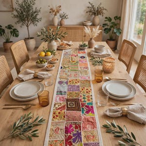 Camino de mesa de patchwork hecho a mano (60 x 15 pulgadas), decoración de sari bordado estilo boho, colorido adorno de mesa indio imagen 5