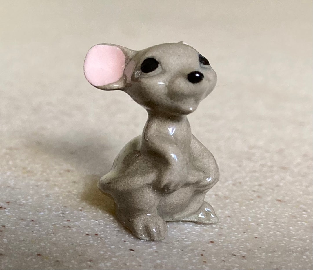 Hagen Renaker Mouse Holding Tail - Etsy