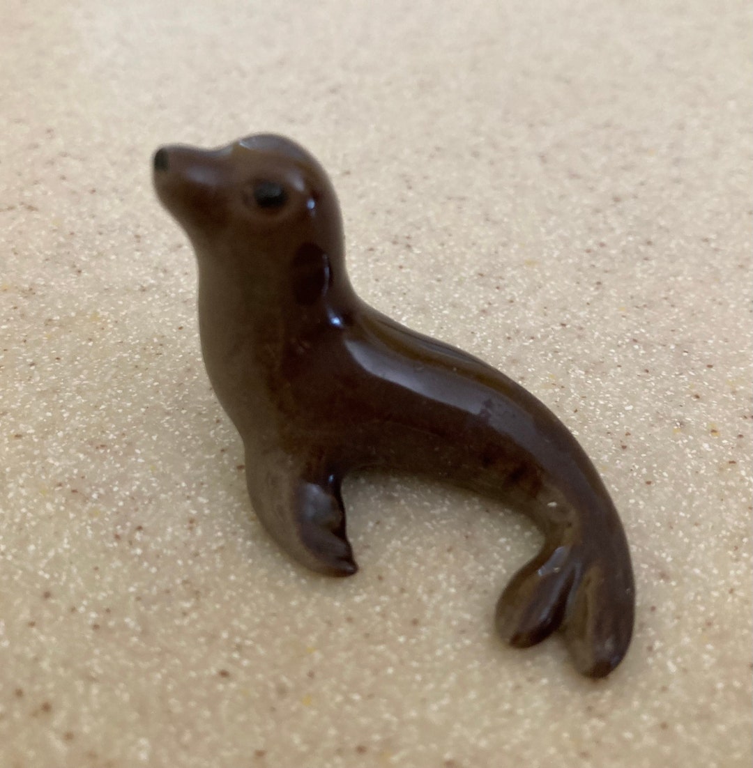 hagen renaker seal