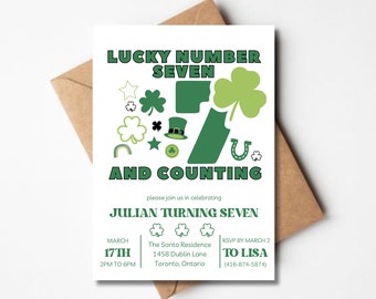 Può includere: Un invito verde e bianco per una festa di compleanno. L'invito dice "Lucky Number Seven and Counting" e presenta un numero sette verde fatto di trifogli e altri simboli del giorno di San Patrizio. L'invito è per la festa del settimo compleanno di Julian il 17 marzo dalle 14:00 alle 18:00 presso The Santo Residence, 1458 Dublin Lane, Toronto, Ontario. RSVP a Lisa al (416-874-5874).