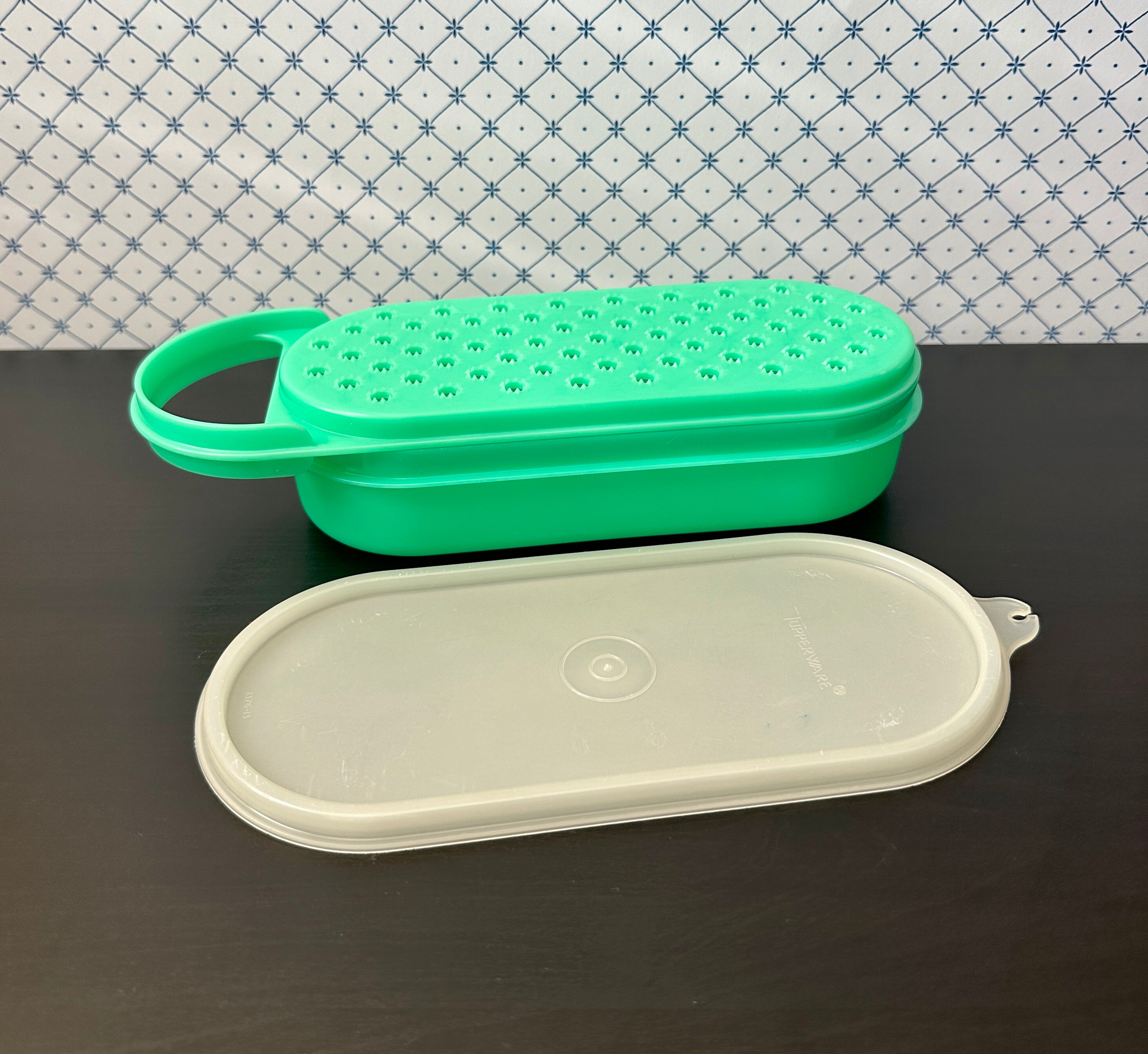 Vintage Tupperware Green 3 Piece Oval Cheese Grater 1374 Container