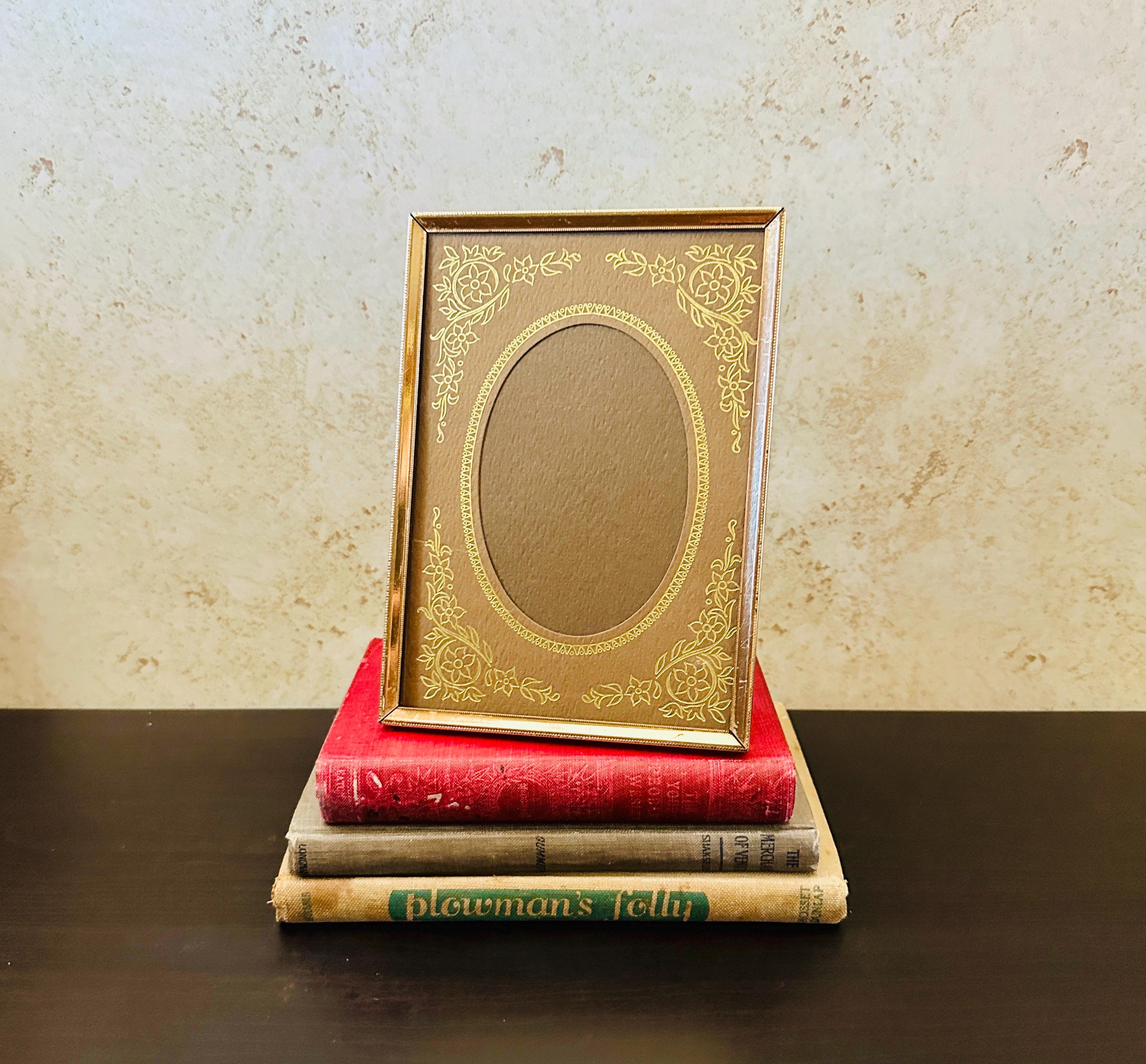 Vintage Intercraft 5x7 Gold Tone Picture Frame With Decorative Mat; vintage picture frames; antique style picture frames