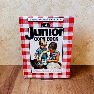 1979 Better Homes And Gardens New Junior Cookbook; vintage; vintage kids cookbooks; vintage children’s cookbooks; cookbooks for children;