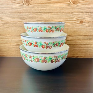Vintage Kobe Kitchen Enamelware Nesting Bowls Set Of 3; vintage strawberry bowls; vintage enamel bowls; vintage mixing bowls;