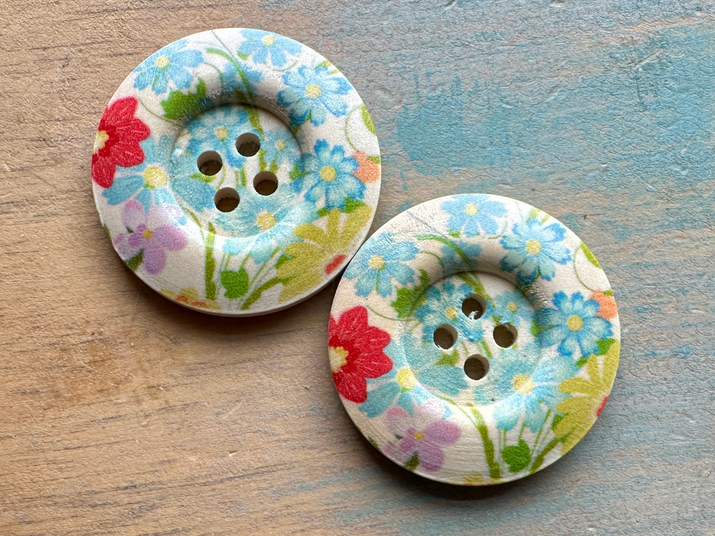 Sweet Prairie Wooden Buttons 6 Piece 3cm Four holes Flower Button for Cardigan Gift for Mom Fastener for Baby Clothes Pretty Rosettes Button