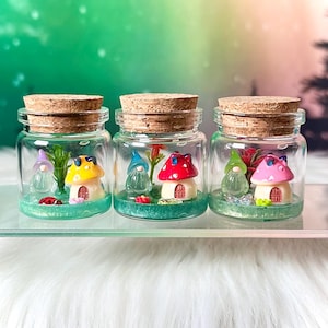 Miniatyrburk av älvträdgårdstomte - Återfylld 7/3. De ursprungliga små terrariumkompisarna / Skog i burk / Svamphus / Skrivbordskompis