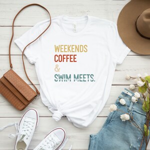 Weekends café nager rencontre chemise, chemise de nageur, chemise de natation maman, tee-shirt de maman de natation, cadeau de chemise de maman nageuse, cadeau de nageur, tenue de natation image 2