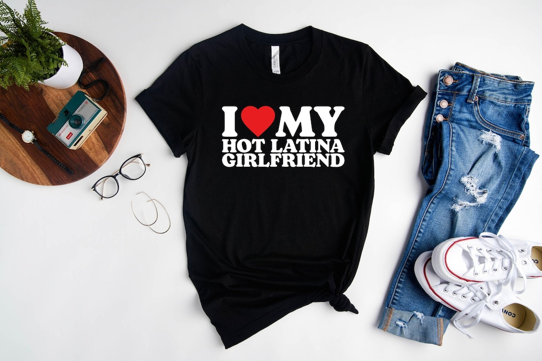 Don't Flirt With Me I Love My Girlfriend She Is Crazy Men's T-shirt Back Print