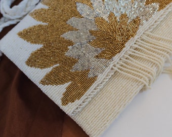 Clutch met bloemenkralen: goudwitte zijde crossbody handtas