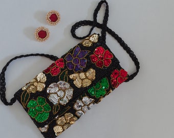 Clutch met bloemenkralen: crossbodytas met meerdere kleuren pailletten