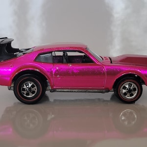 Hot Wheels Redlines 1970 &quot;Mighty Maverick&quot; Hot Pink